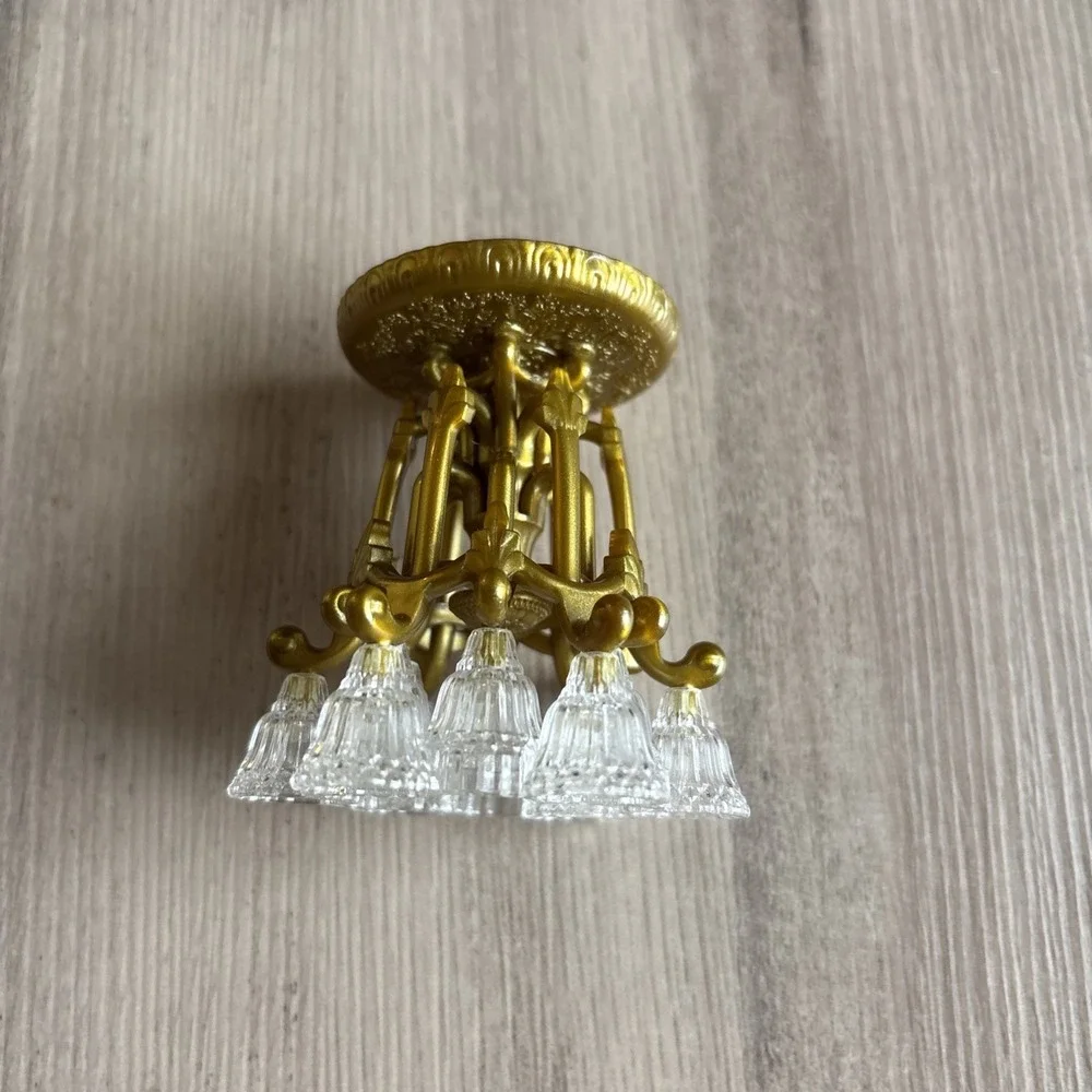 Sylvanian Families Calico Critters Manor Mansion Hotel Chandelier Light Gold